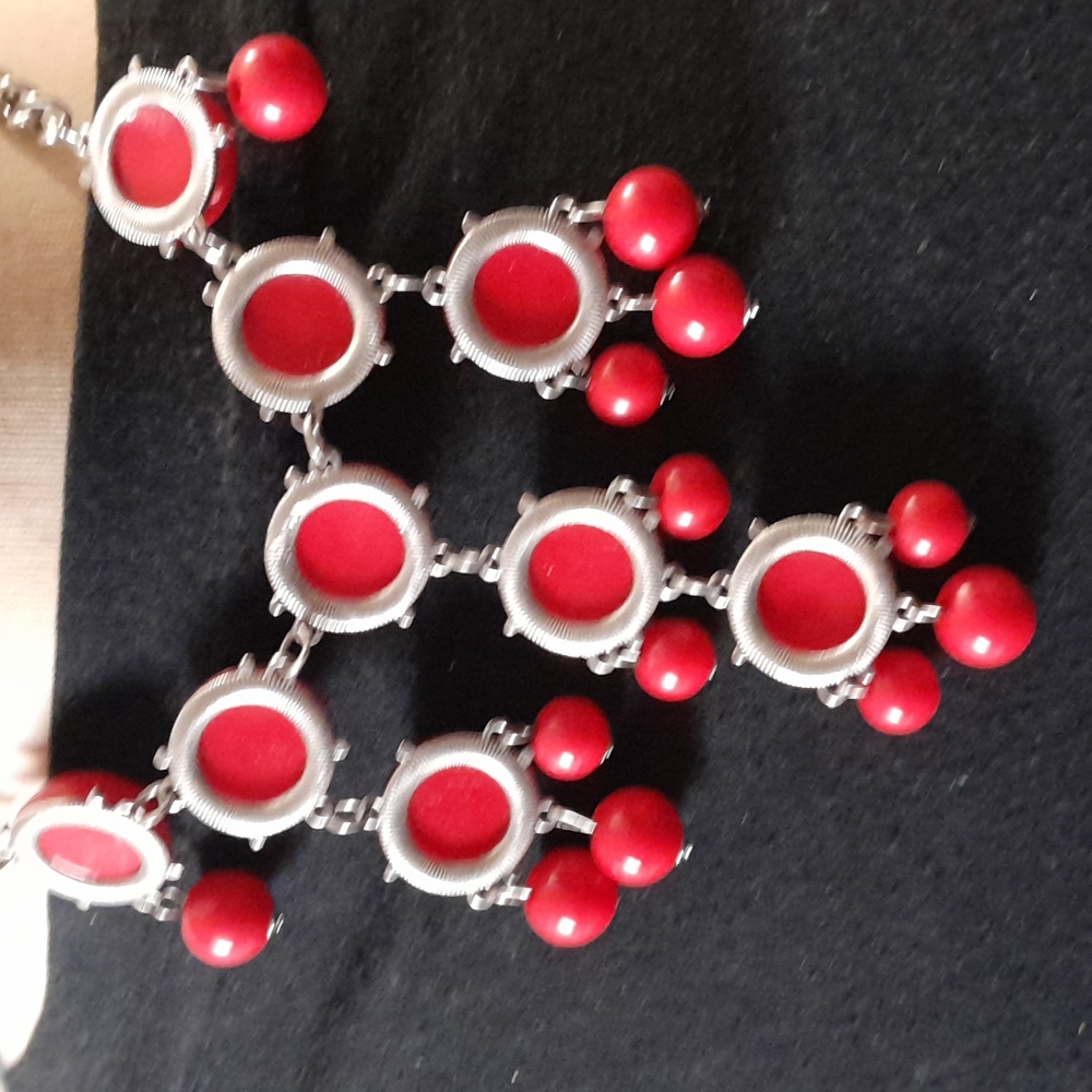 Red necklace - Picture 2 of 2